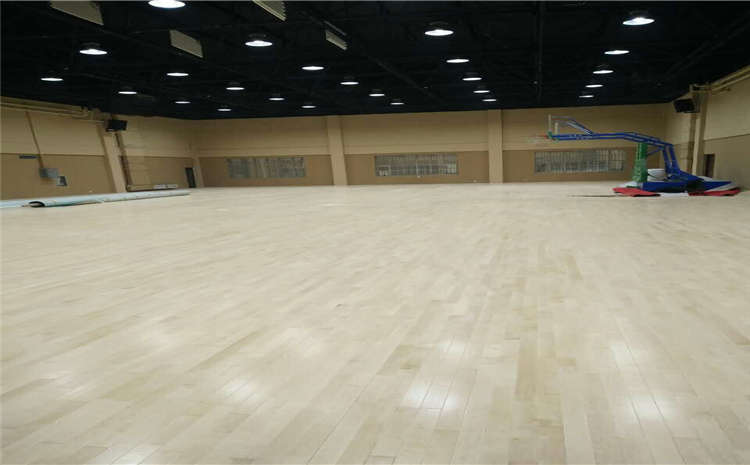 專業(yè)的籃球場(chǎng)木地板價(jià)格是多少錢？