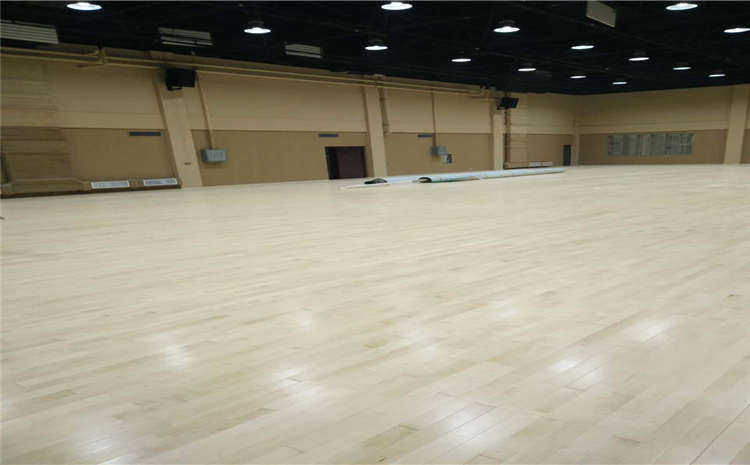 學(xué)校籃球場(chǎng)實(shí)木地板市場(chǎng)價(jià)格表