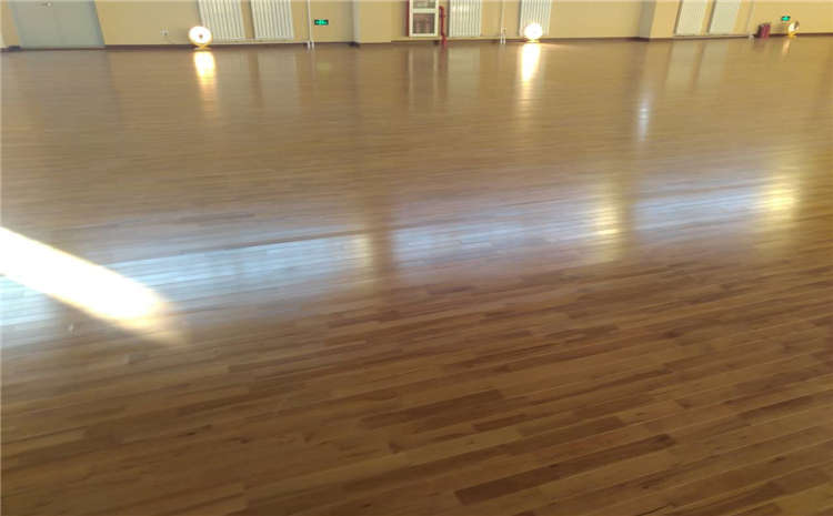 硬木企口體育木地板采購貪便宜會怎樣？