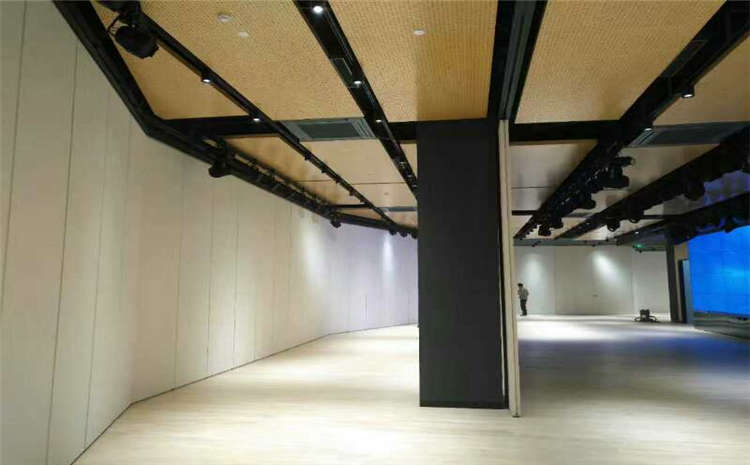 室內(nèi)體育場(chǎng)木地板防潮