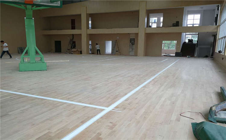 楓樺木實(shí)木運(yùn)動(dòng)地板報(bào)價(jià)