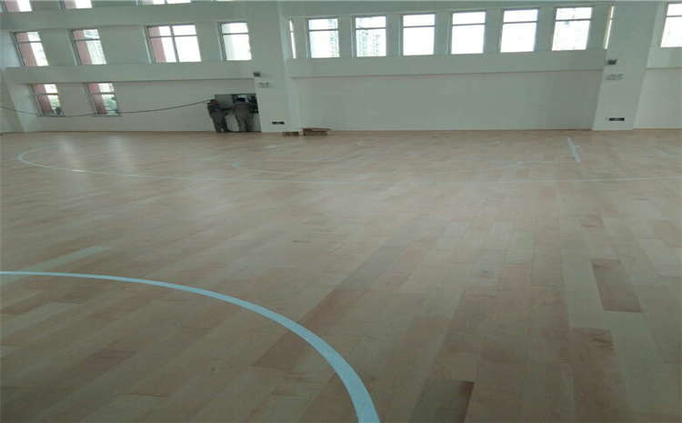 運(yùn)動(dòng)木地板污漬如何處理？