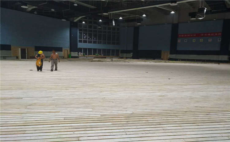 風(fēng)雨操場木地板哪個好