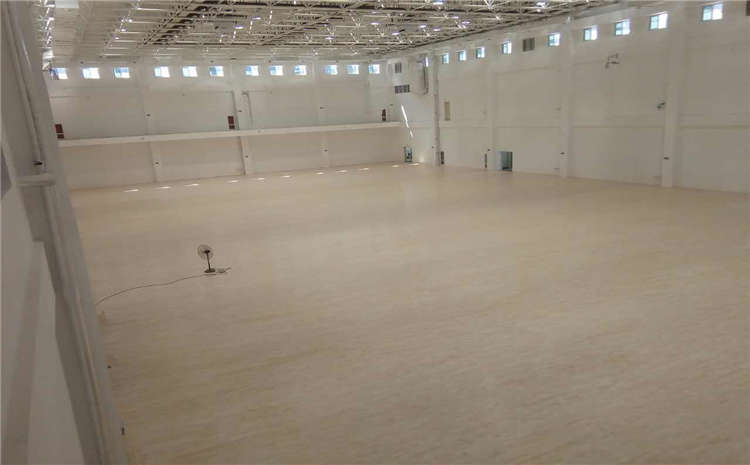 五角楓風(fēng)雨操場(chǎng)運(yùn)動(dòng)地板規(guī)格