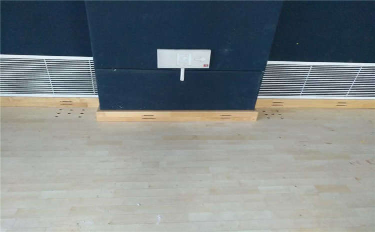 學(xué)校籃球場(chǎng)實(shí)木地板市場(chǎng)價(jià)格表