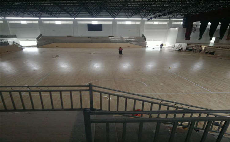 專業(yè)的舞臺實木地板翻新施工