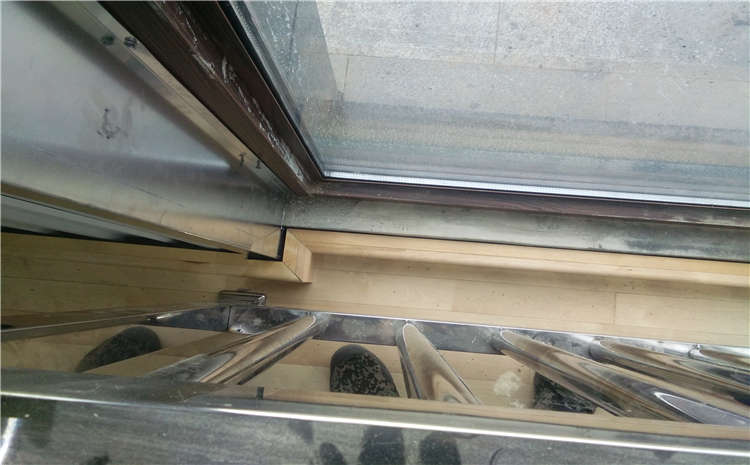 體育實木運動地板氣泡原因