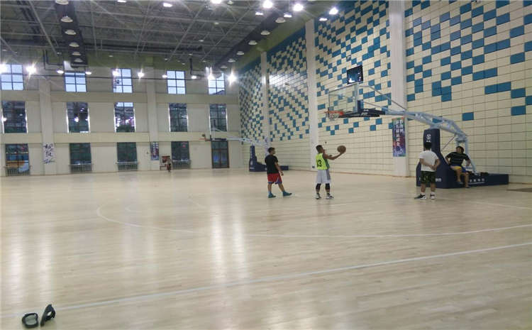 五角楓實(shí)木運(yùn)動(dòng)地板市場(chǎng)價(jià)格表