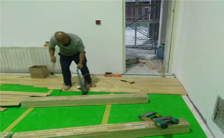 松木木地板籃球館批發(fā)**