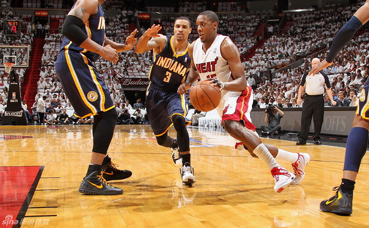 楓樺木籃球運(yùn)動地板圖片及價格