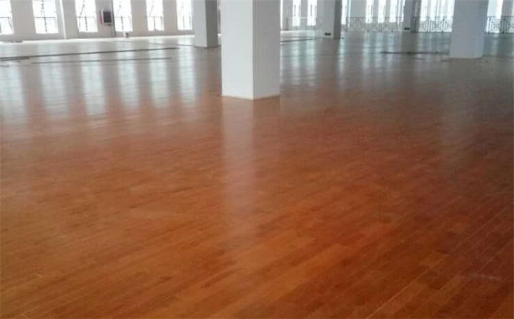 常用的風(fēng)雨操場木地板多少錢