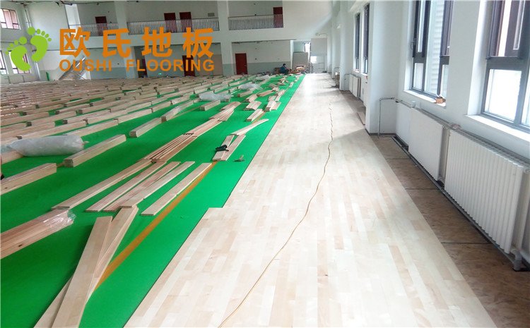 北京順義區(qū)趙全營鎮(zhèn)天順小學籃球館木地板圖片