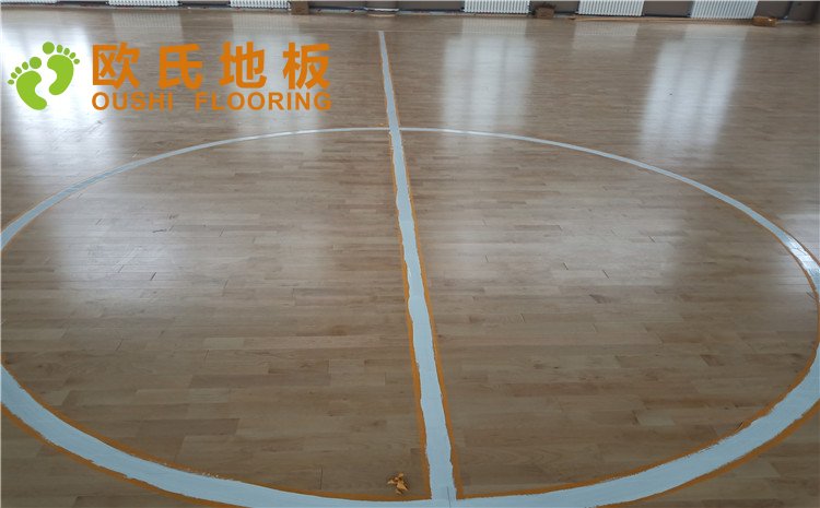 新疆克拉瑪依市獨(dú)山子虹園小區(qū)體育館木地板項(xiàng)目——?dú)W氏實(shí)木運(yùn)動(dòng)地板